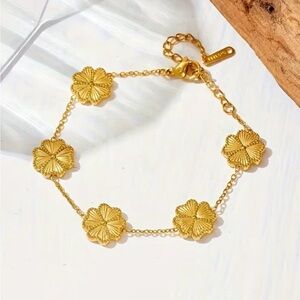 New Golden Four-Leaf Clover Bracelet for Women Stylish Elegant Adjustable Chain